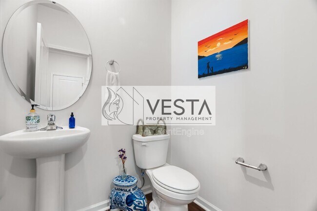 Building Photo - 575 Country Oak Dr