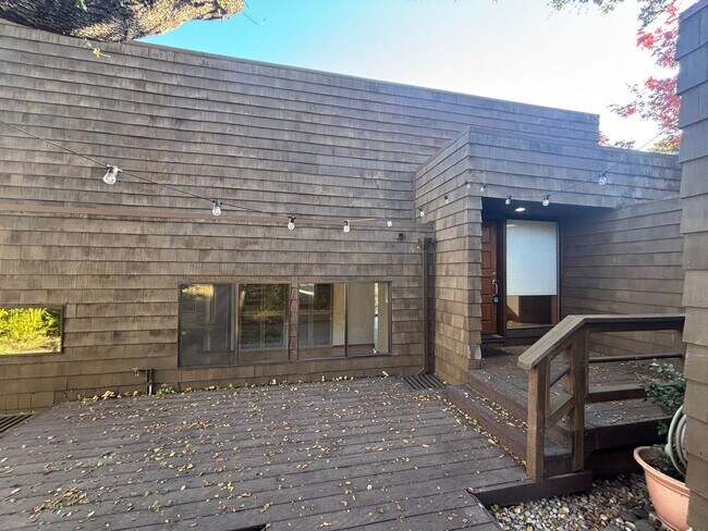 Primary Photo - Large 2 bedroom 2.5 bathroom Bennett Valley Home with community pool and views