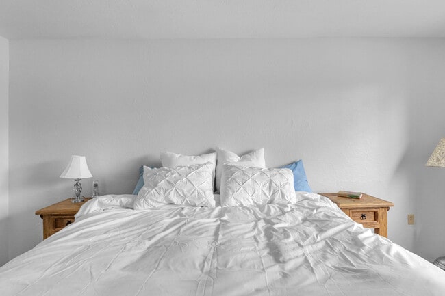 Building Photo - 17 Lugo Dr