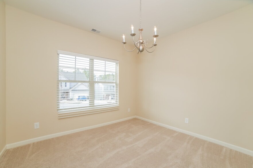 Building Photo - 408 Shady Glen