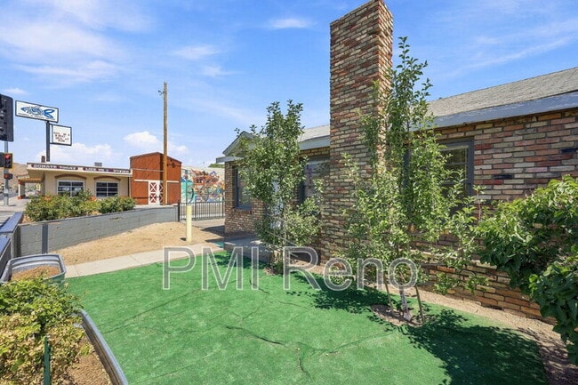 Building Photo - 1515 N Carson St