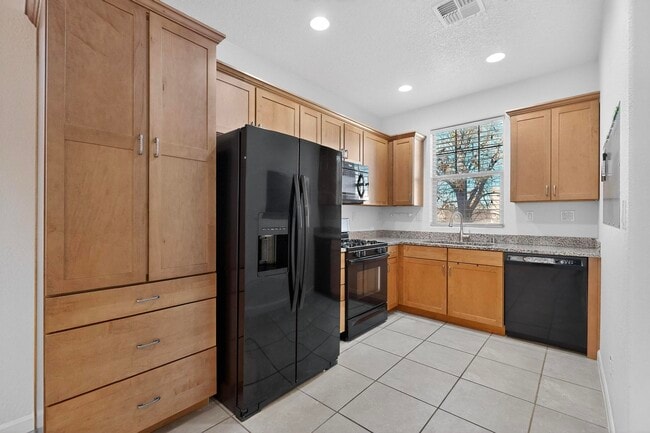 Building Photo - 4 Avenida Vista Esquisita