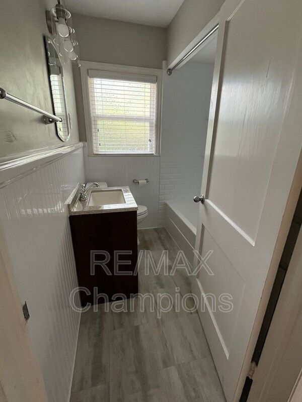 Building Photo - 3627 Gurley Dr
