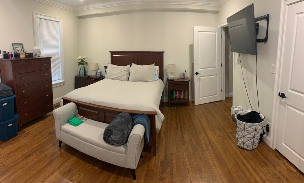 Building Photo - 38 Dustin St