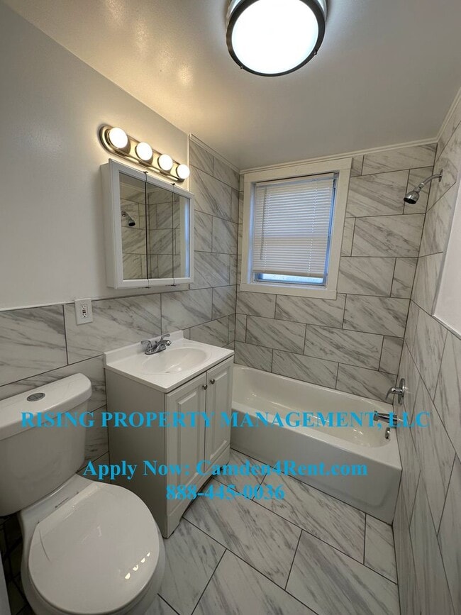 Building Photo - 1536 Bradley Ave