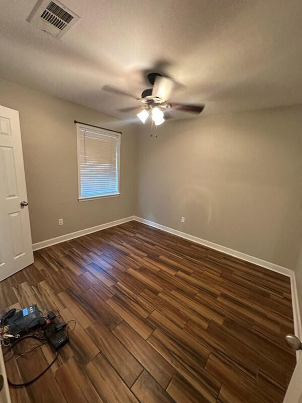 Building Photo - 18304 Autumn View Dr