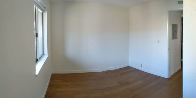 Building Photo - 308 River St