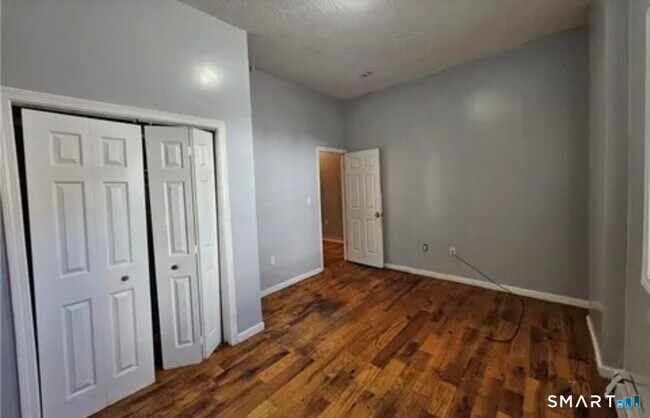 Building Photo - 784 Hallett St