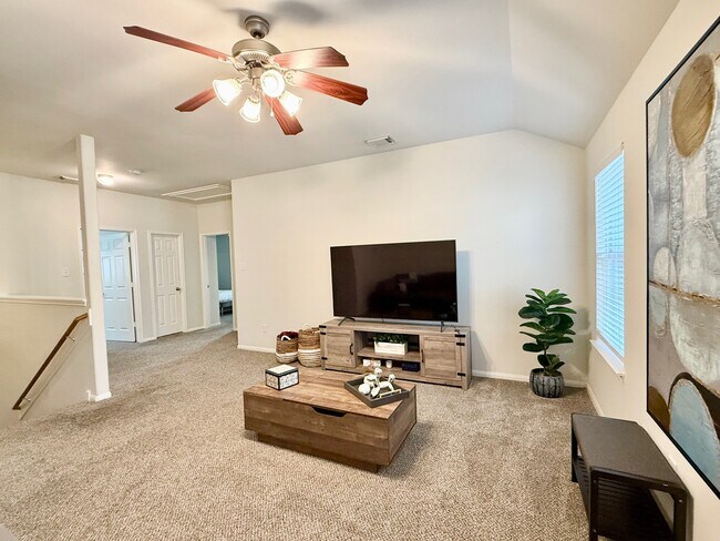 Building Photo - 142 E Spindle Tree Cir