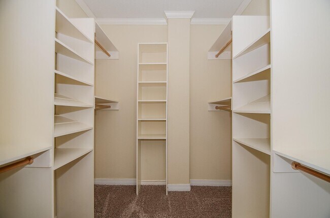 Building Photo - 513 Vincent St