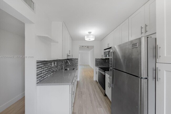 Building Photo - 185 Lakeview Dr