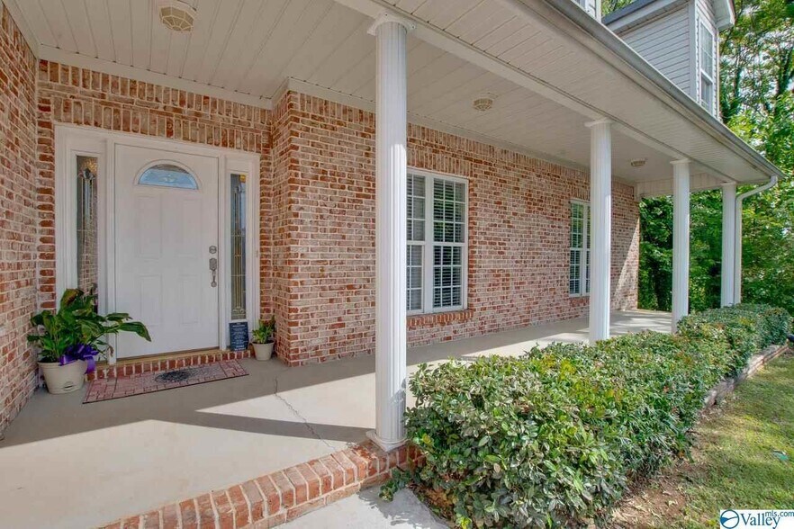 Building Photo - 2401 Ermine Dr
