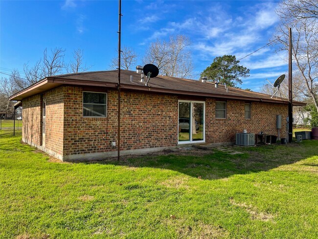 Building Photo - 401 Anderson Rd