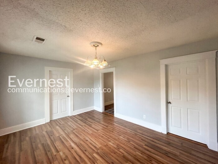 Building Photo - 667 Sevier St