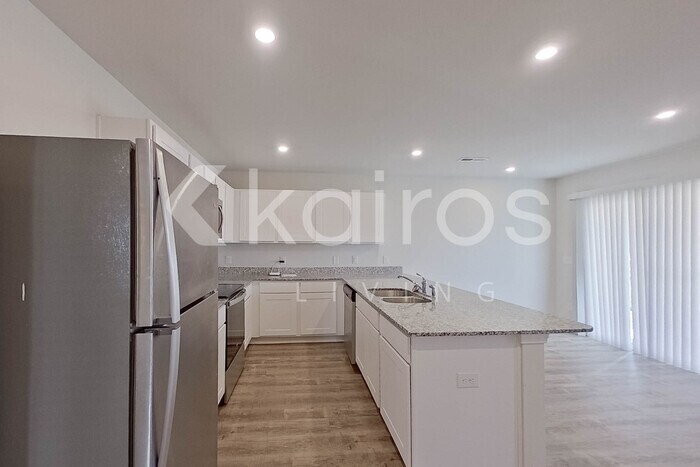 Building Photo - 2537 Provence Dr SE