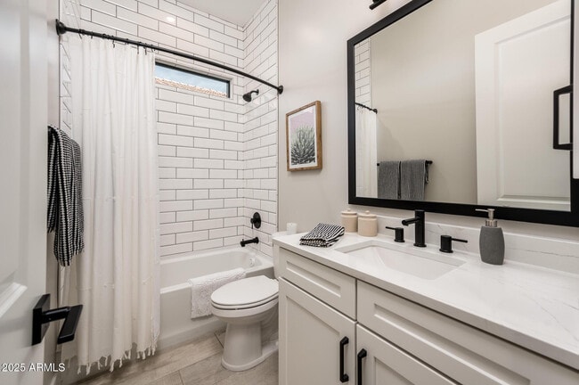 Building Photo - 6615 E Libby St