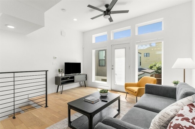 Building Photo - 4223 Delano Pl