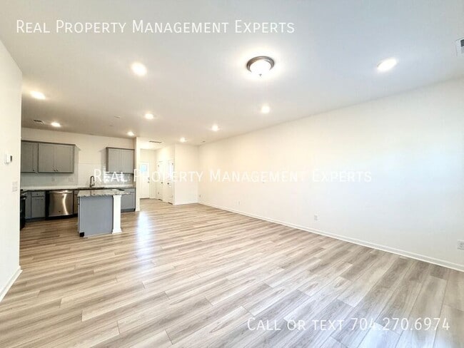 Building Photo - 6017 Rizer Dr