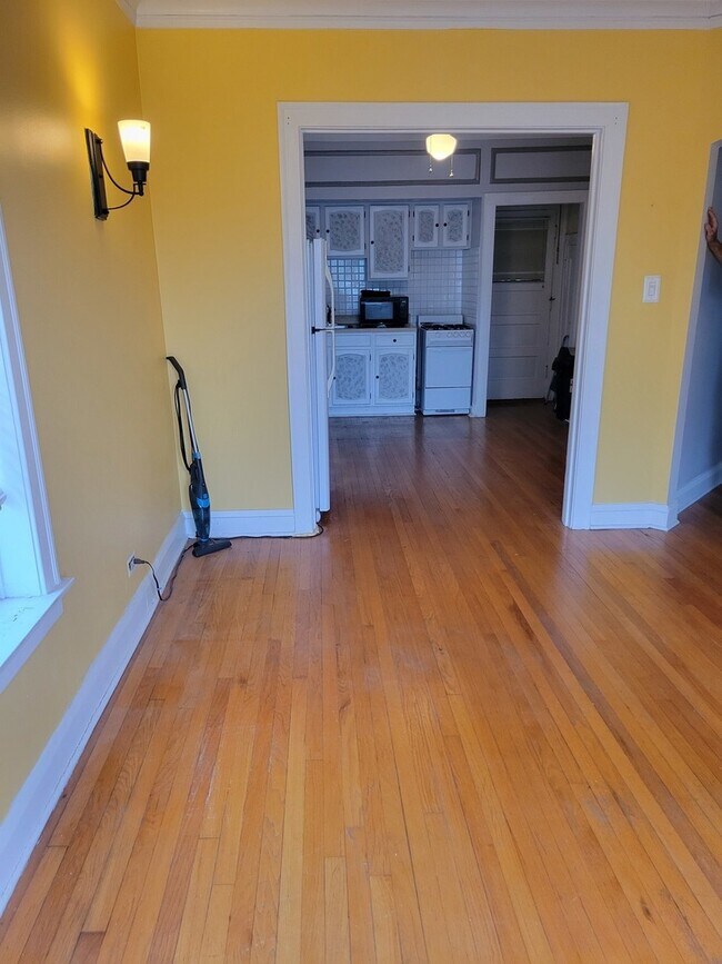 Building Photo - 360 Ridge Ave