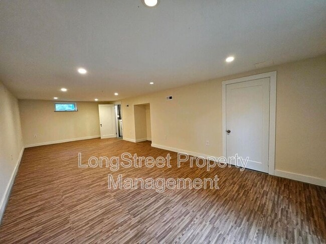 Building Photo - 636 N Shaver St