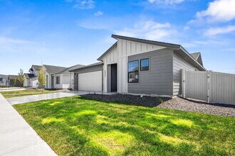 Building Photo - 9093 W Camellia St