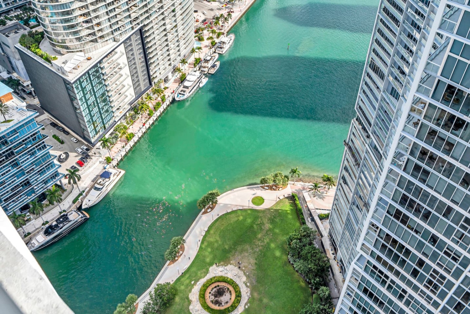 Building Photo - 485 Brickell Ave