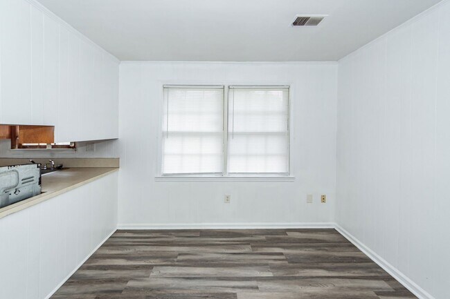 Building Photo - 4446 Farmwood St