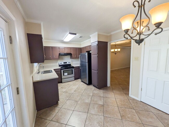 Building Photo - 956 Sunmeadow Dr