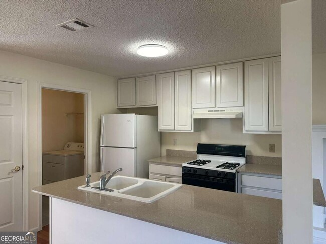 Building Photo - 839 Tramore Dr