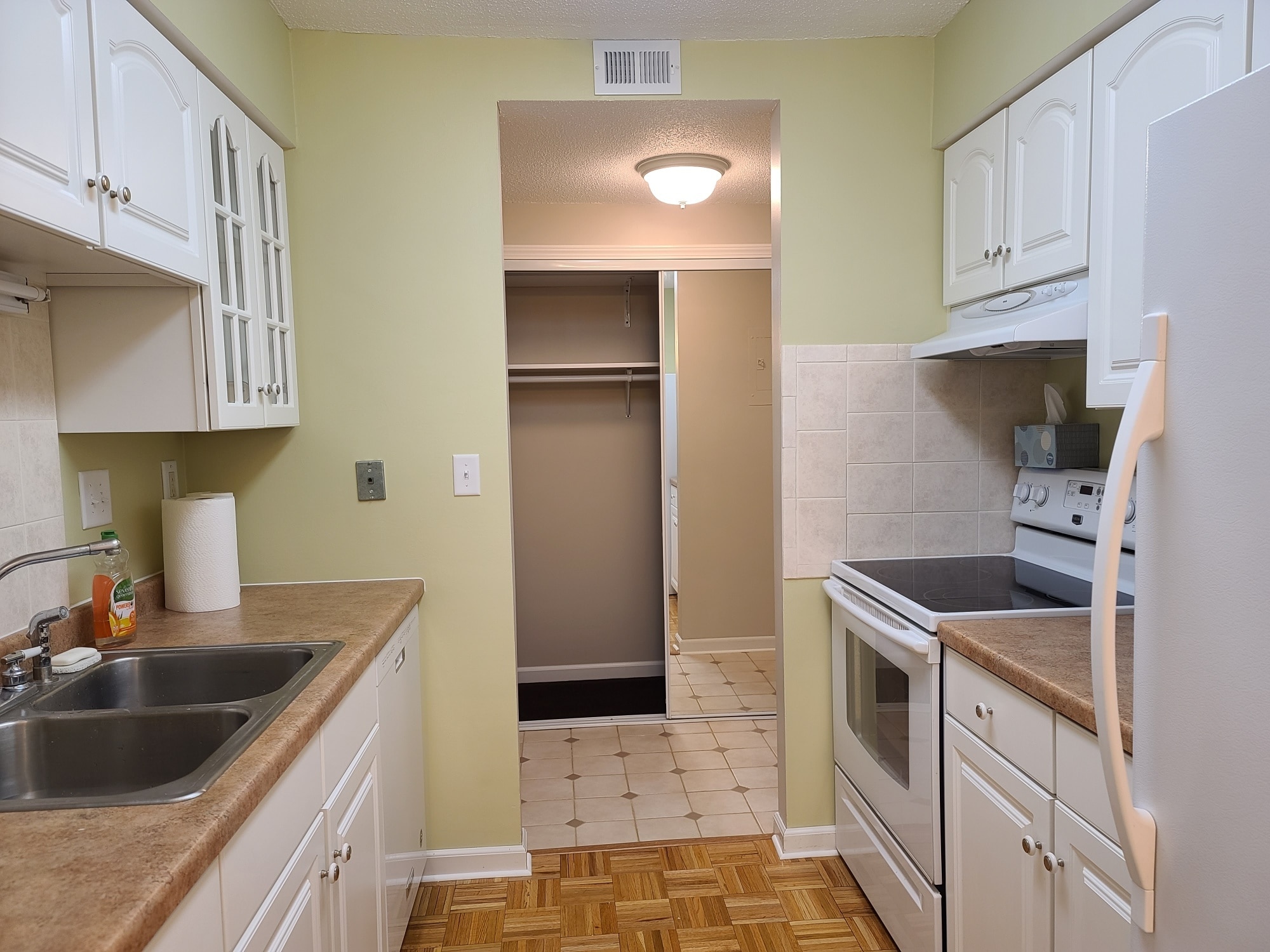 Building Photo - 450 Ford Rd