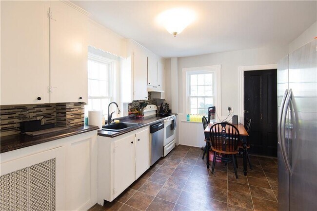 Building Photo - 21 Congdon Ave