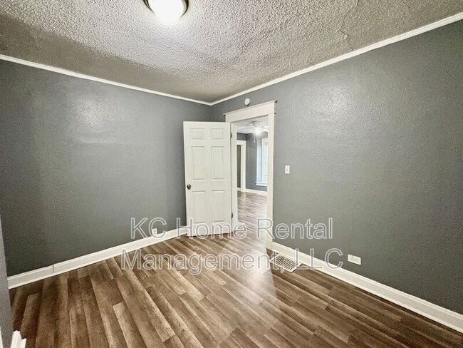 Building Photo - 6103 Walrond Ave