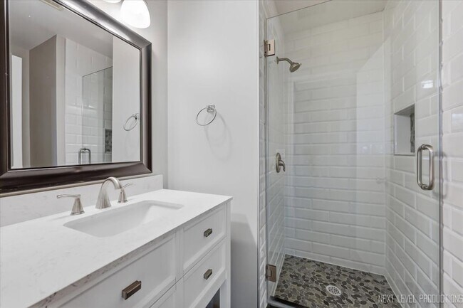 Building Photo - 306 E Conley Dr