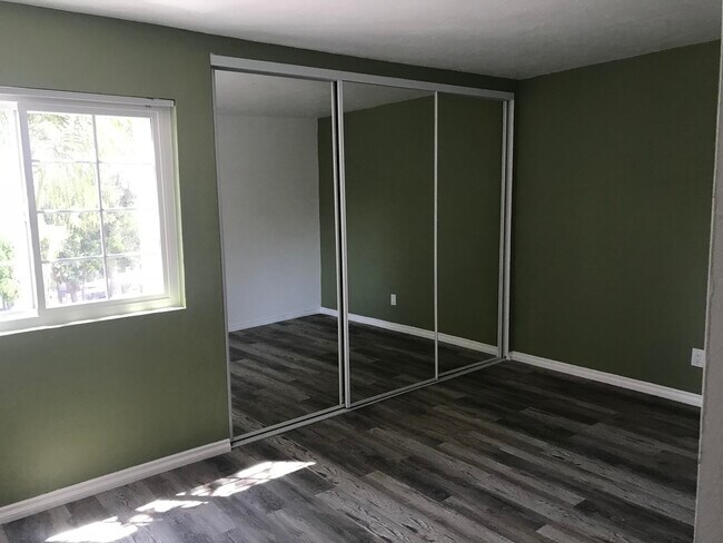 Building Photo - 5051 La Jolla Blvd