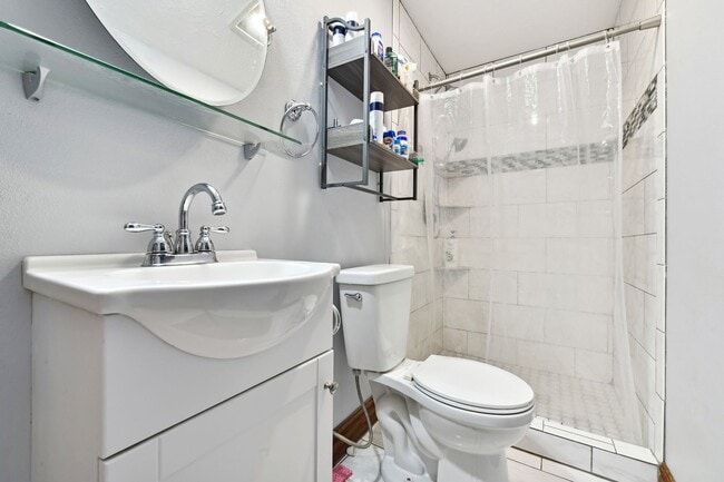 Building Photo - Charming Westside 4 Bedroom Home