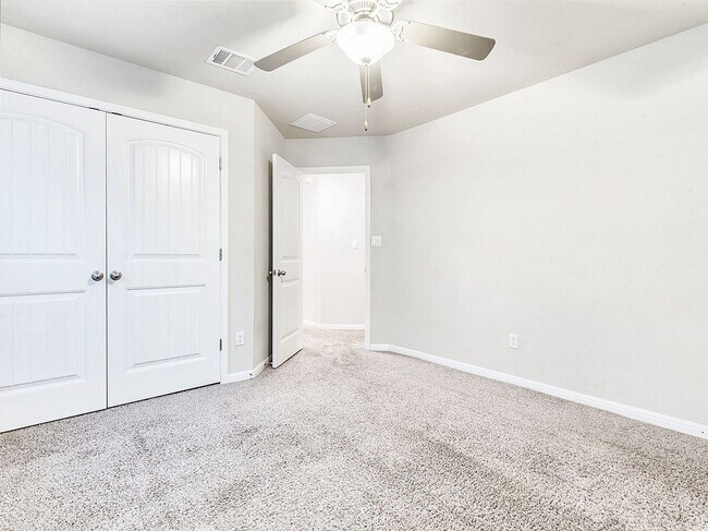 Building Photo - Warm & Welcoming 3/BR 2.5 Home in Dripping...