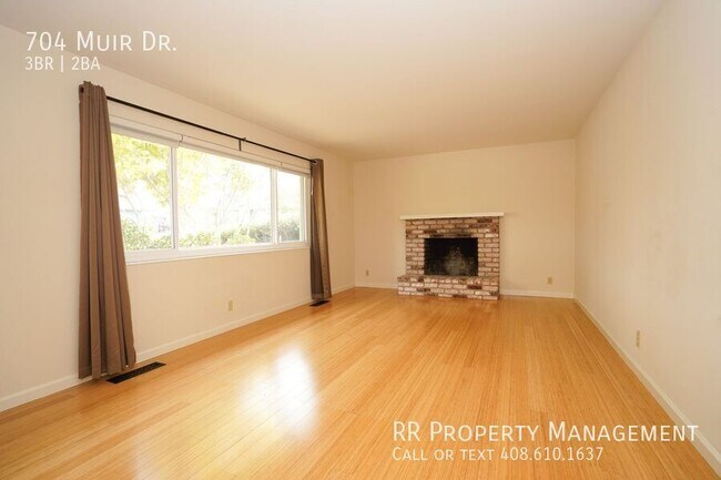 Building Photo - 704 Muir Dr