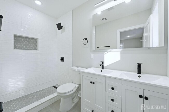 Building Photo - 46 Eppirt St