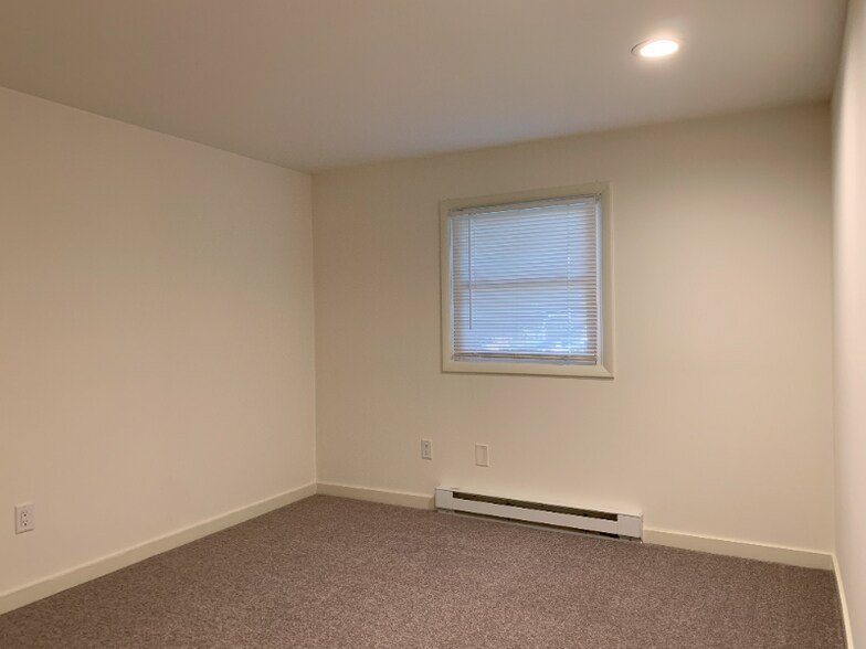 Building Photo - 139 Maple Ave