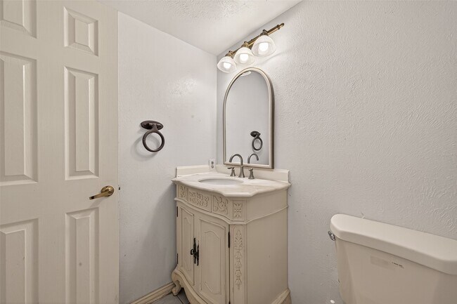 Building Photo - 6206 Homeview Dr