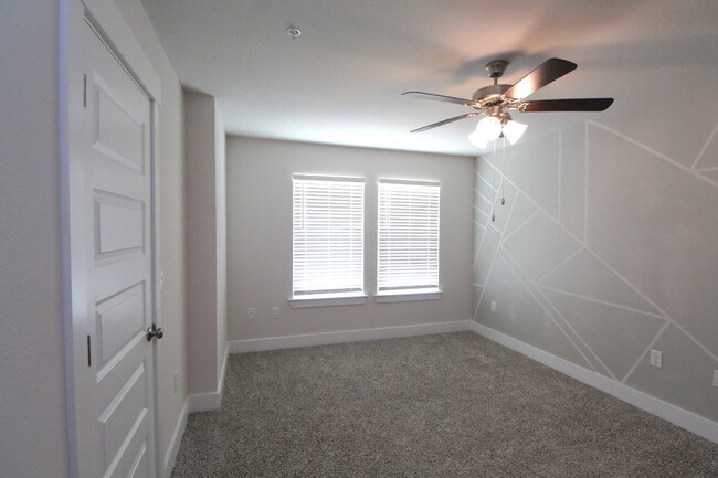 Building Photo - Nature Creek 3BD Townhome w/ Garage, Pool ...