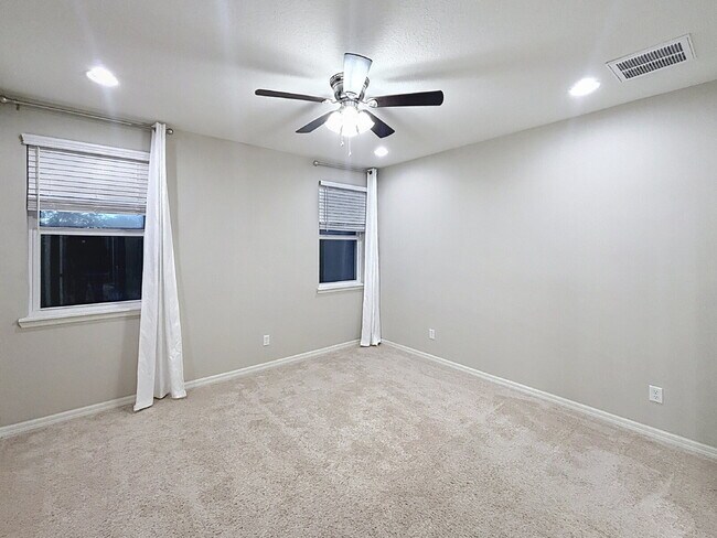 Building Photo - 1077 Amber Leaf Trl
