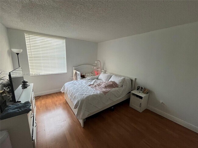 Building Photo - 8311 SW 142nd Ave