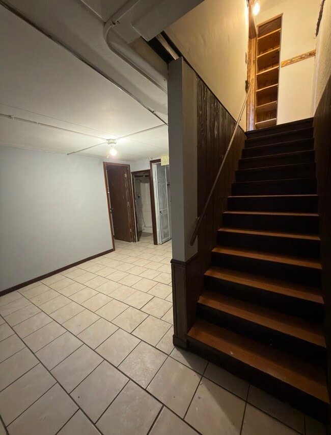 Building Photo - 203 Kenneth Cir