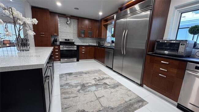 Building Photo - 1332 Van Buren St