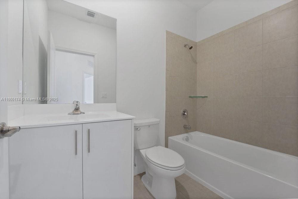 Building Photo - 250 SW 159th Ln