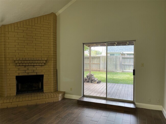 Building Photo - 3118 Redcliff Dr