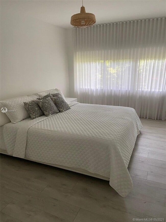 Building Photo - 32 Camden Dr