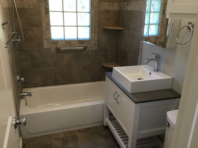 Building Photo - Completely remodeled 1 bedroom, 1 bath duplex! Half off on the first month!
