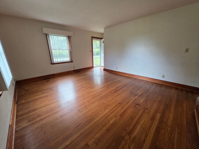 Building Photo - Cute Ranch Ready For New Tenants!
